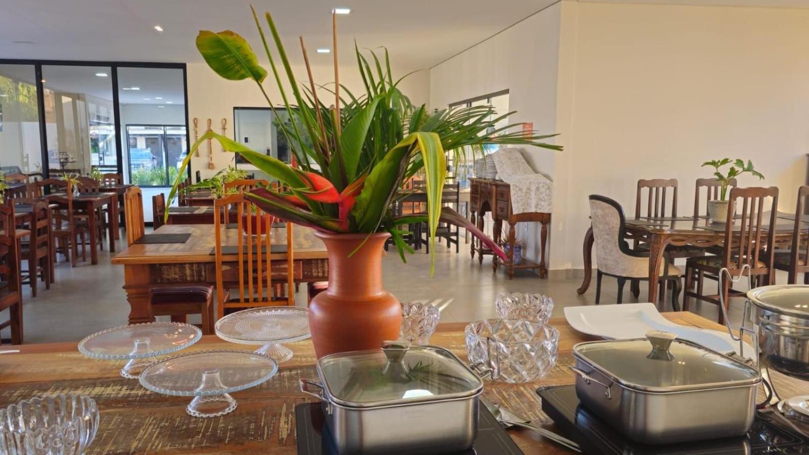O Beira Mar Praia Hotel Esta Localizado Na Orla, Na Praia De Taperapuan, Cafe Incluso, Wi-Fi 500Mb, Piscinas, Estacionamento Privativo, Ar Condicionado Split, Smart Tv, Frigobar, 塞古罗港 外观 照片